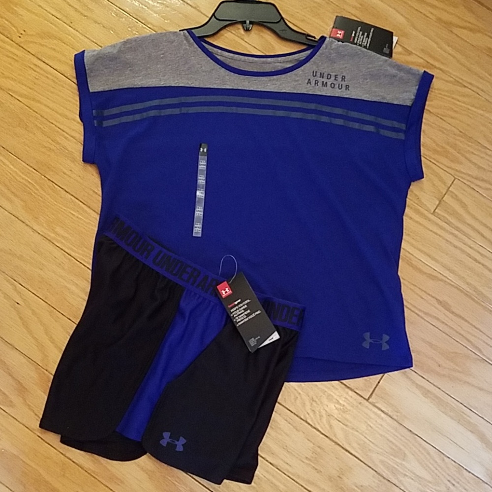 NWT size XS Under Armour tee